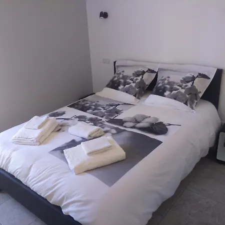 Le Jasmin לינה וארוחת בוקר מונטניאק