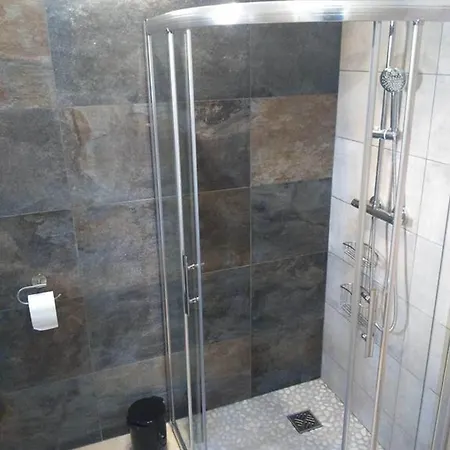 לינה וארוחת בוקר Le Jasmin