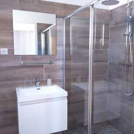 Le Jasmin לינה וארוחת בוקר