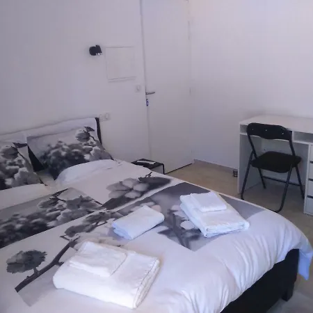 Le Jasmin לינה וארוחת בוקר מונטניאק